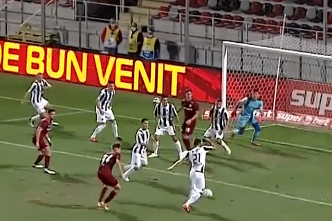 7 cau thu cung om dau sau pha phan luoi hinh anh