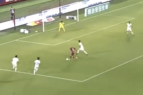 Andres Iniesta dut diem thanh ban tu goc hep hinh anh