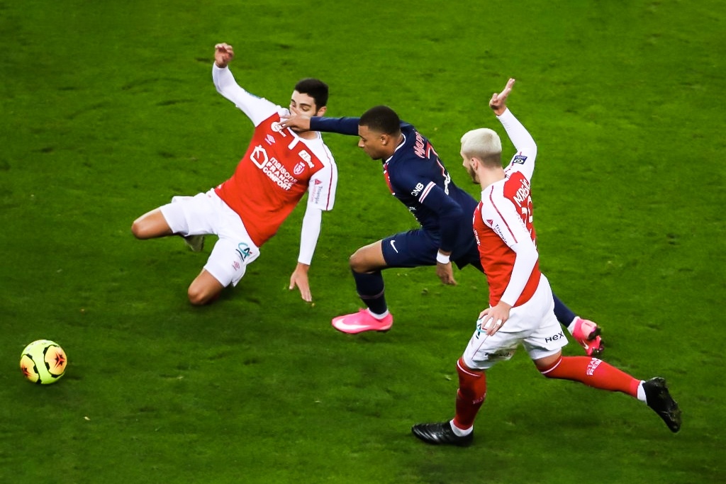 Mbappe kien tao sau pha dot pha tu giua san hinh anh