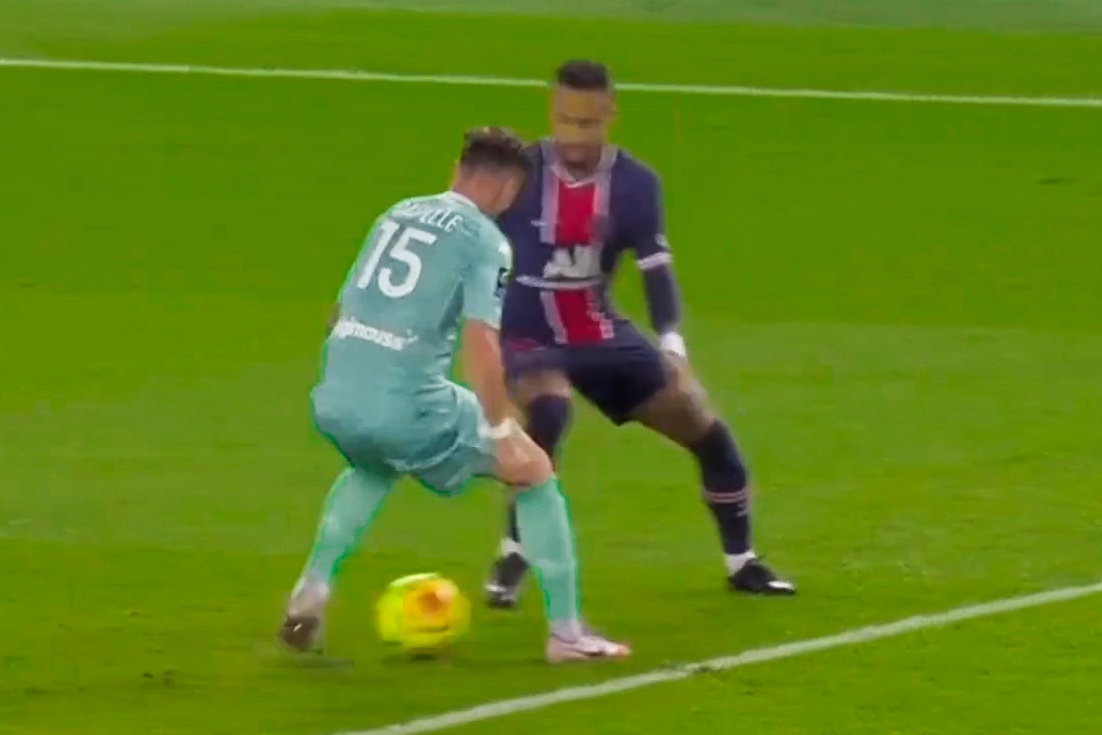 Neymar xau kim lien tiep hai cau thu doi phuong hinh anh