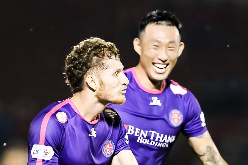 CLB Sai Gon giu ngoi dau sau tran thang Ha Tinh 2-1 hinh anh