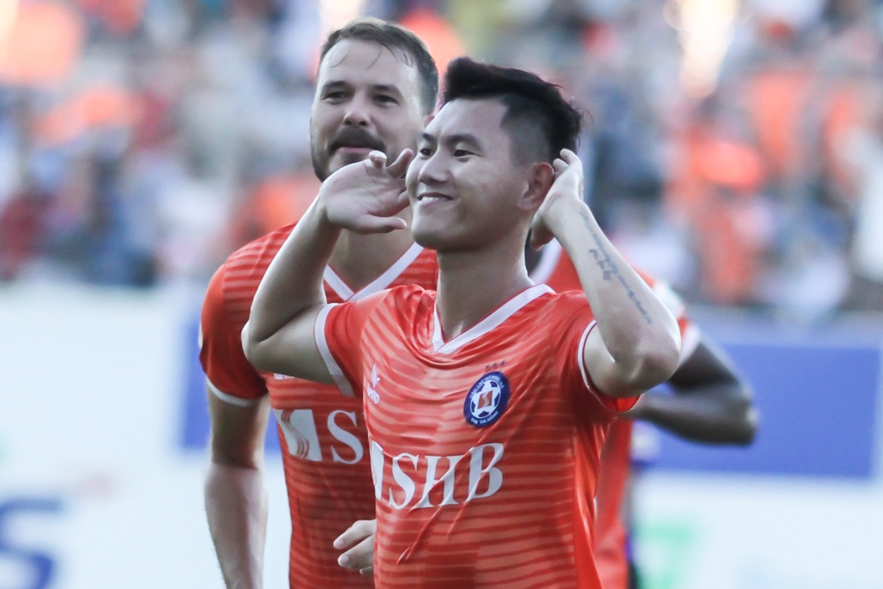 Phan Van Long kien tao giup CLB Da Nang thang Hai Phong 1-0 hinh anh