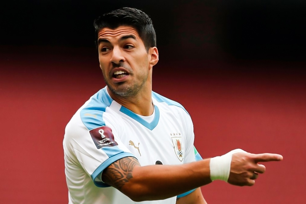 Suarez lap cu dup ban thang cho Uruguay hinh anh