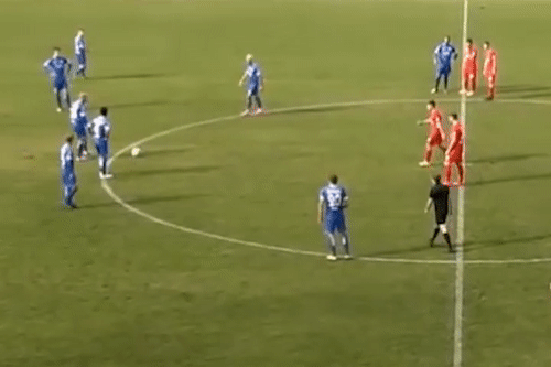 Huan luyen vien chi dao hoc tro da phan luoi hinh anh