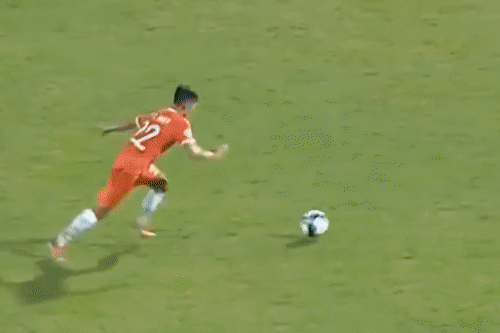 Huynh Duc vo tay truoc sieu pham sut xa cua hoc tro hinh anh