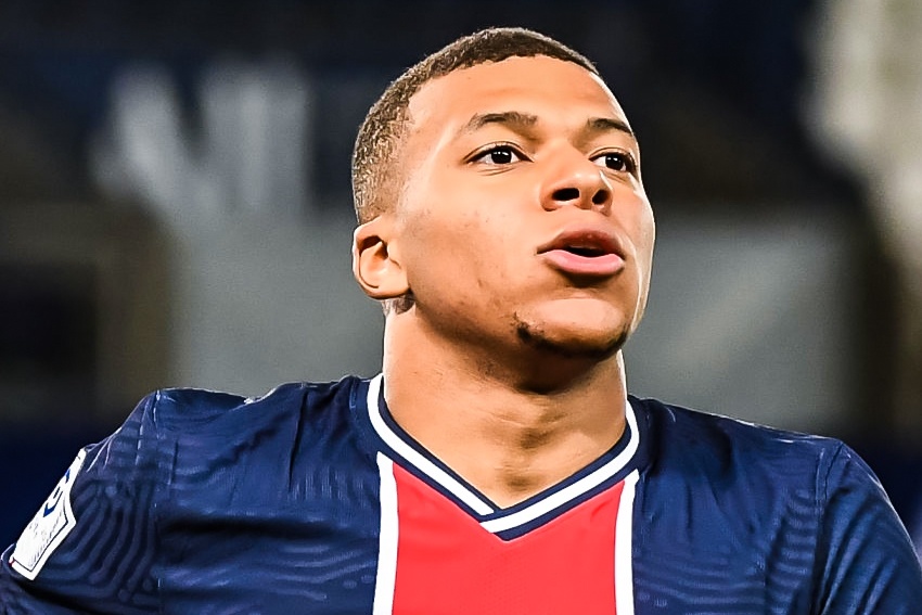 Mbappe lap cu dup o tran thang 4-0 cua PSG hinh anh