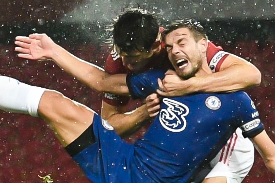 MU thoat phat den sau pha khoa co cua Maguire hinh anh