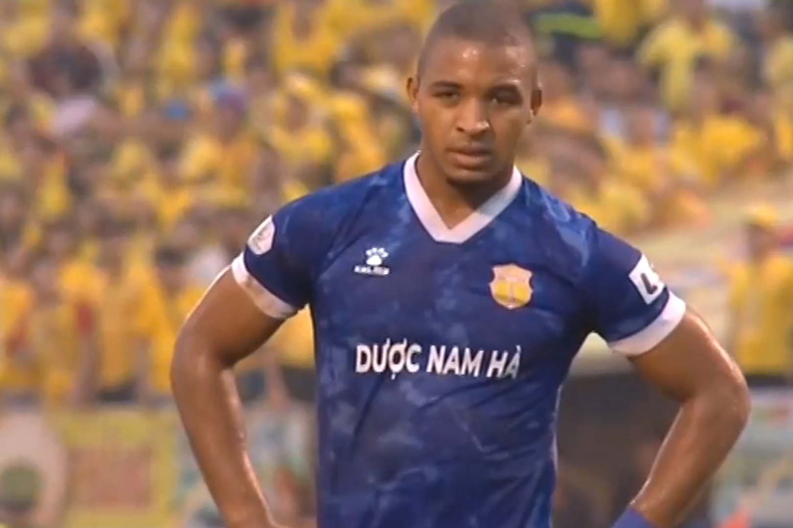 Ngoai binh da hong phat den khi CLB Nam Dinh dua tru hang hinh anh