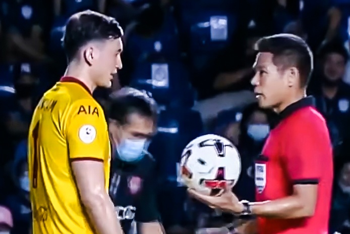 Dang Van Lam cau gio o tran thang Buriram hinh anh