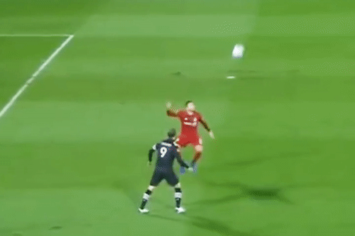 Pha do bong dinh nhu keo cua Higuain hinh anh