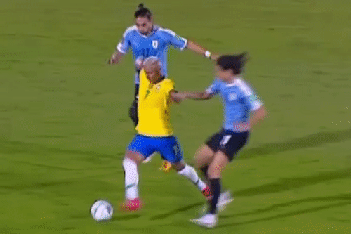 Cavani nhan the do sau pha dap sao Everton hinh anh