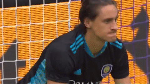 Hau ve toa sang khi vao san bat luan luu hinh anh