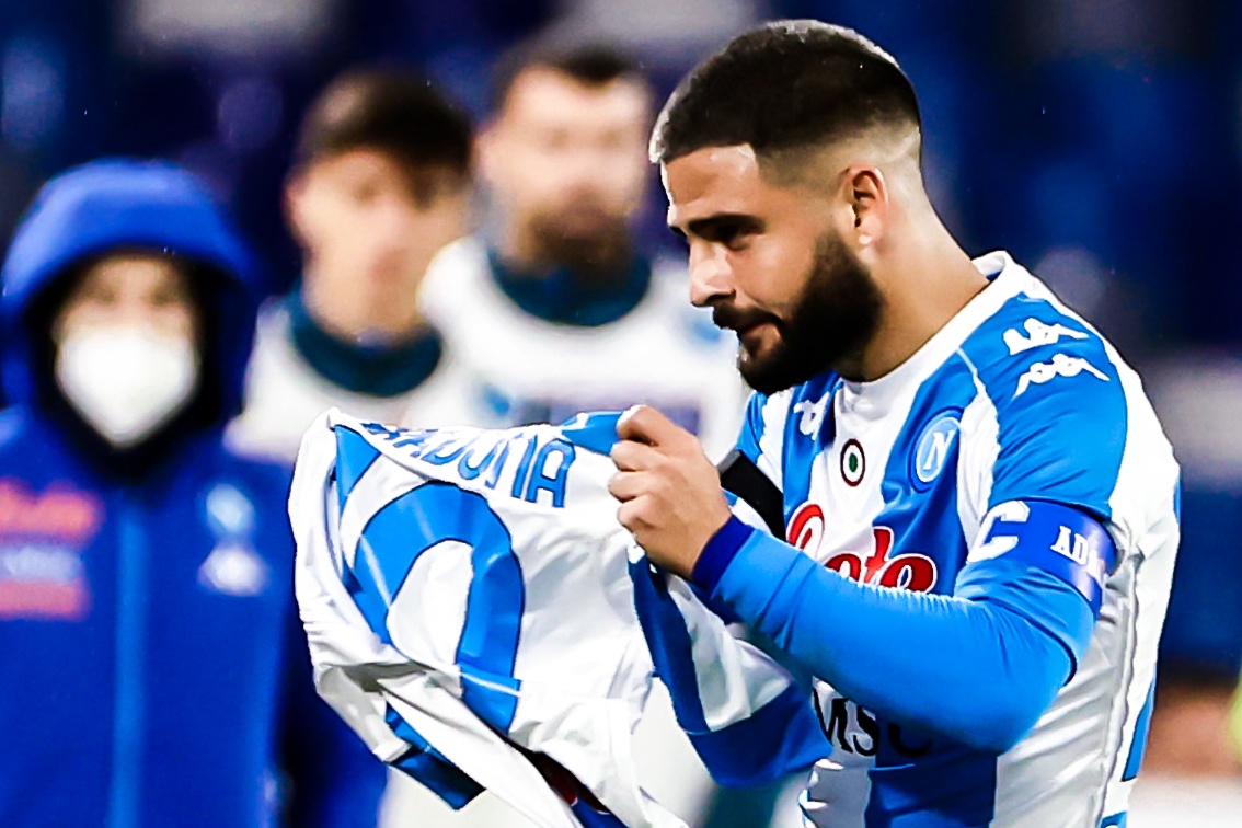 Napoli thang dam Roma trong ngay tri an Maradona hinh anh