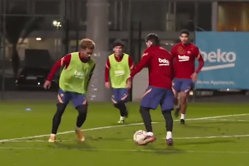 Messi lien tuc re qua cau thu tre Barca hinh anh