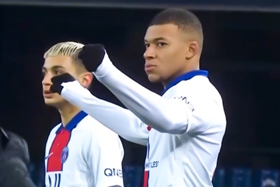 Mbappe toa sang o phut 90+1 hinh anh