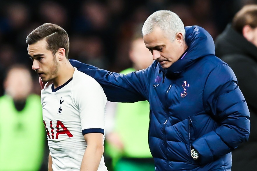 Phan ung cua Mourinho khi Winks di thang vao duong ham hinh anh