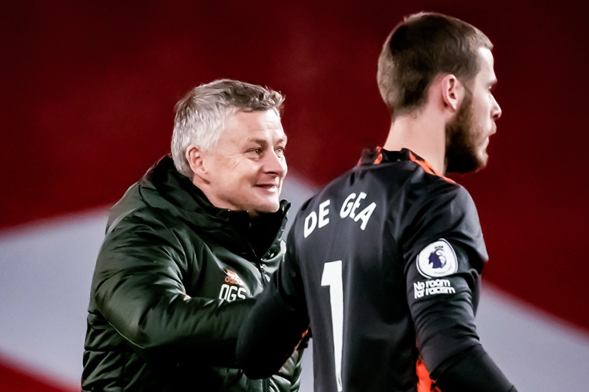 HLV Solskjaer danh gia pha cuu thua cua De Gea hinh anh