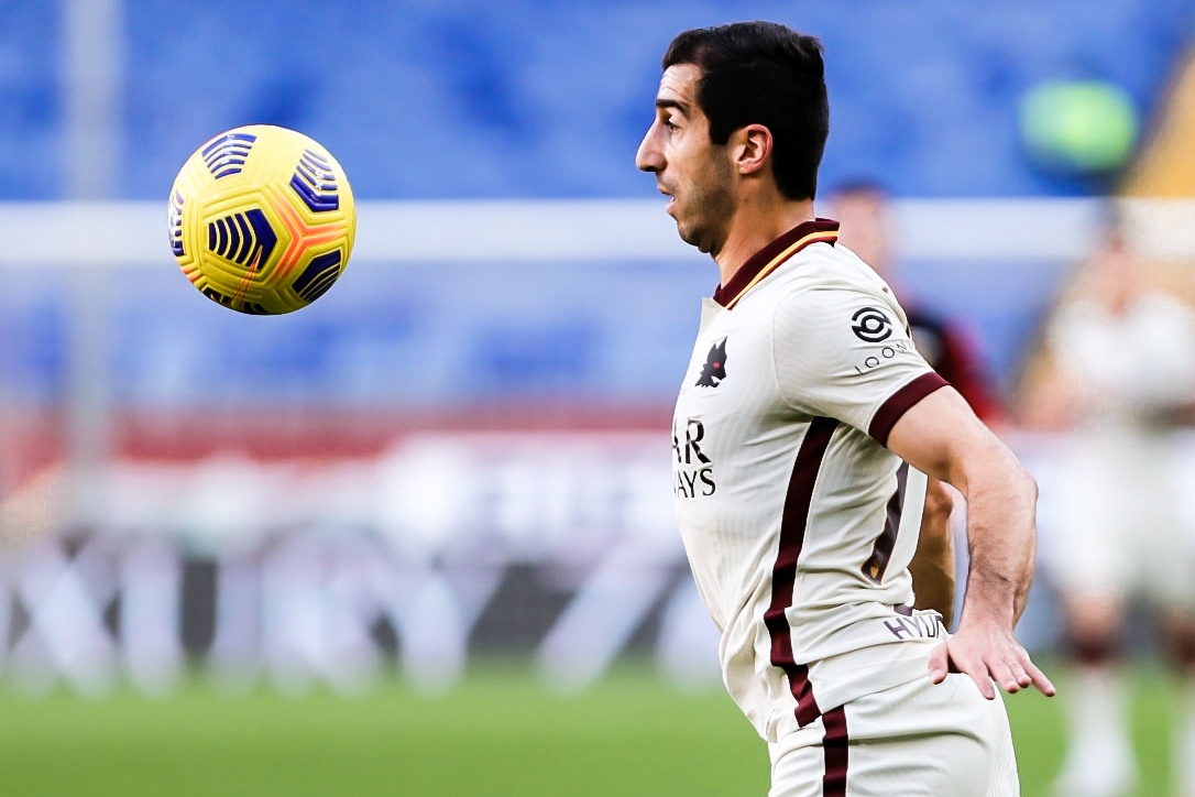 AS Roma thang 5-1 voi cam hung tu cuu sao MU hinh anh