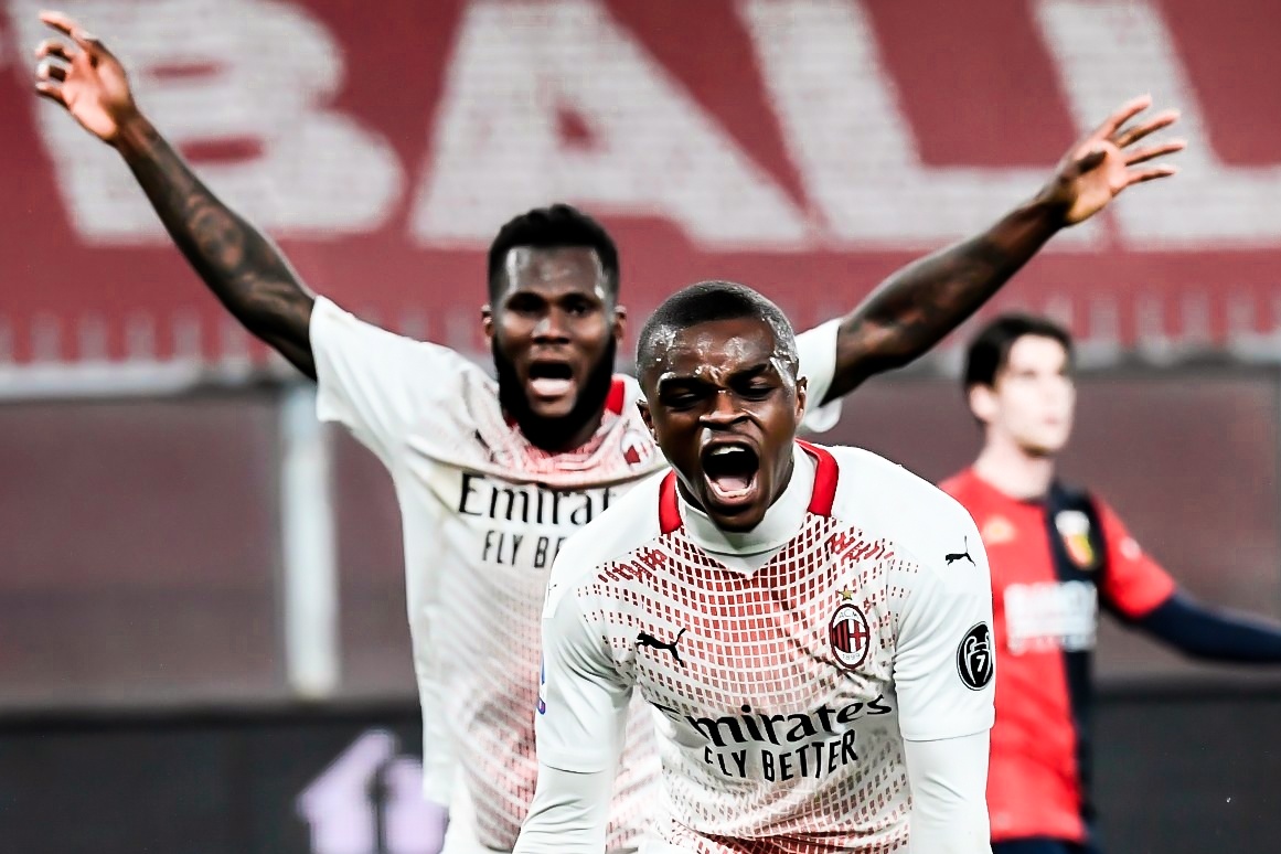 AC Milan thoat thua de giu ngoi dau bang hinh anh