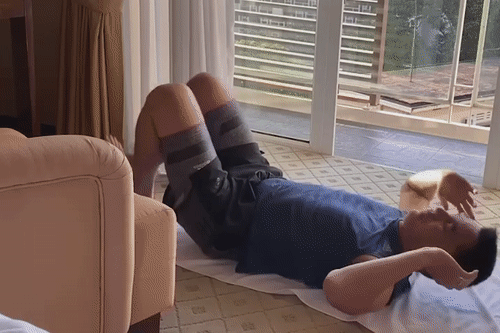 Kiatisak tap the luc trong thoi gian cach ly o TP.HCM hinh anh