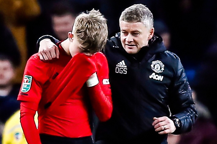 Phan ung cua HLV Solskjaer khi toan thua o ban ket hinh anh