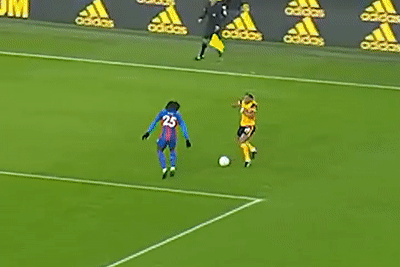 Adama Traore toa sang voi cu sut trai pha hinh anh