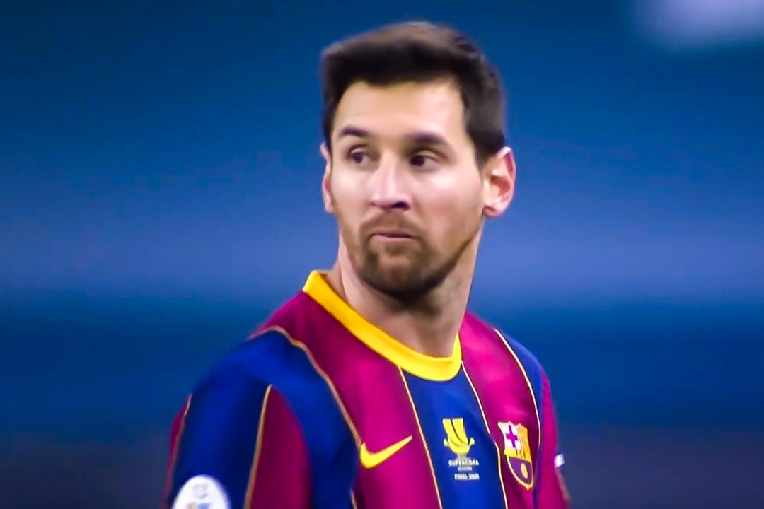 Pha danh nguoi khien Messi bi duoi khoi san hinh anh