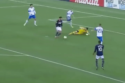 Lee Nguyen va pha lop bong loai 3 cau thu doi phuong hinh anh