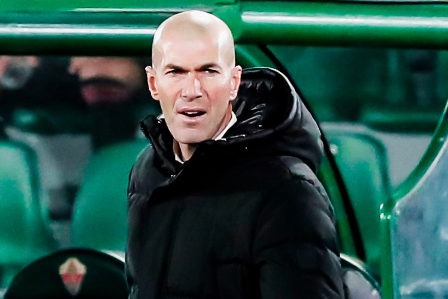 Zidane len tieng ve vu Jovic roi Real hinh anh