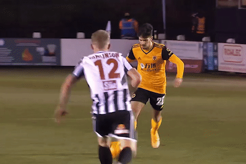 Tai nang 20 tuoi cua Wolves toa sang voi cu sut xa 30 m hinh anh