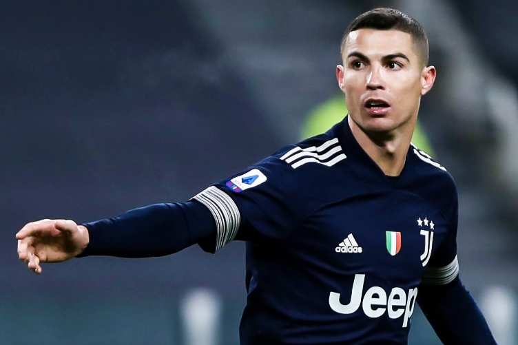 Ronaldo nha bong cho tan binh Juventus ghi ban hinh anh