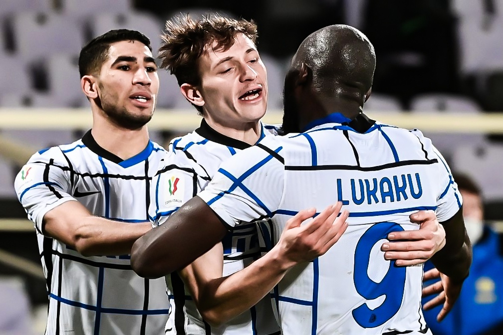 Bo doi sao tre toa sang giup Inter len dau bang hinh anh