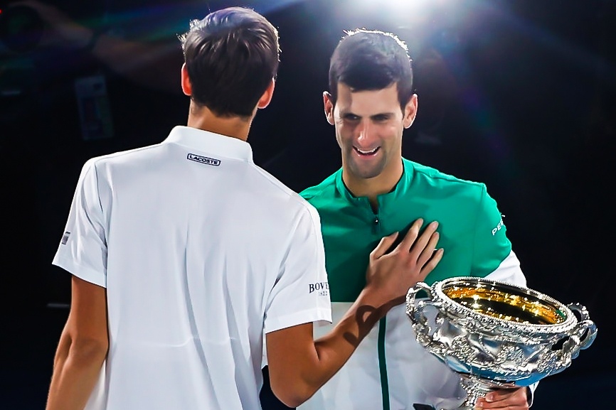 Djokovic: 'Doi them vai nam nua nhe, Medvedev' hinh anh