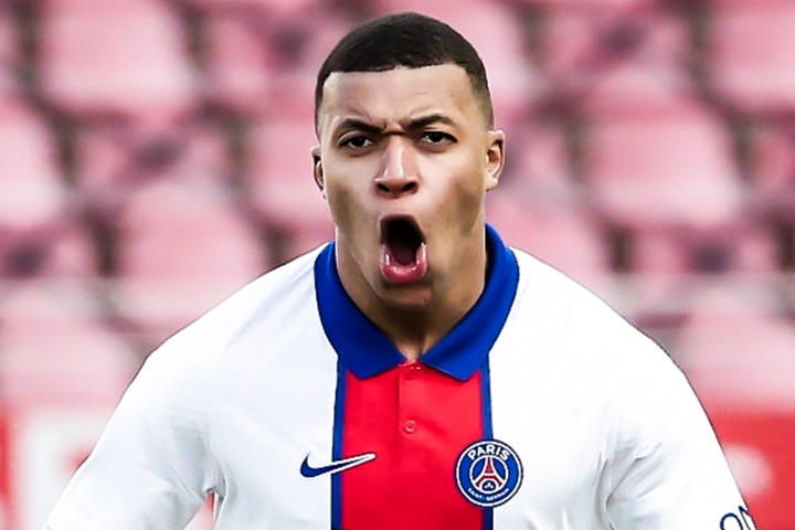 Mbappe ruc sang voi cu dup cho PSG hinh anh