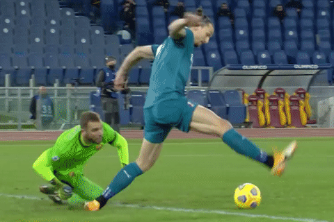 Ibrahimovic bo phi co hoi sau pha bieu dien danh got hinh anh