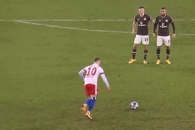 Cu knuckleball tu khoang cach 35 m o Duc hinh anh