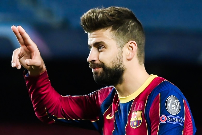 Pique cuu Barca o phut 90+4 hinh anh