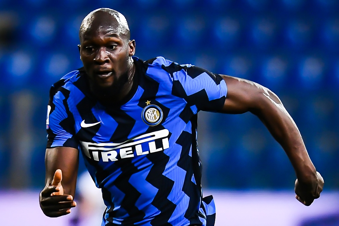 Lukaku toa sang sau cu but toc tu san nha hinh anh