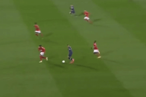 Mbappe thuc hien cu sut khien thu mon dung chon chan hinh anh