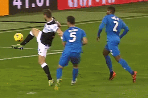 Hau ve keo tay nhung khong can noi Llorente hinh anh