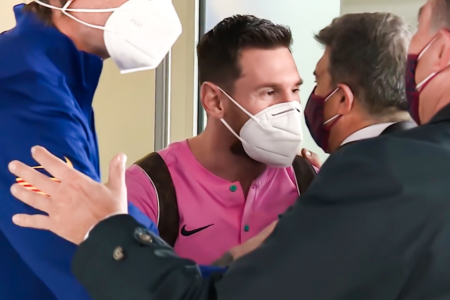 Chu tich Barca dong vien Messi truoc tran gap PSG hinh anh