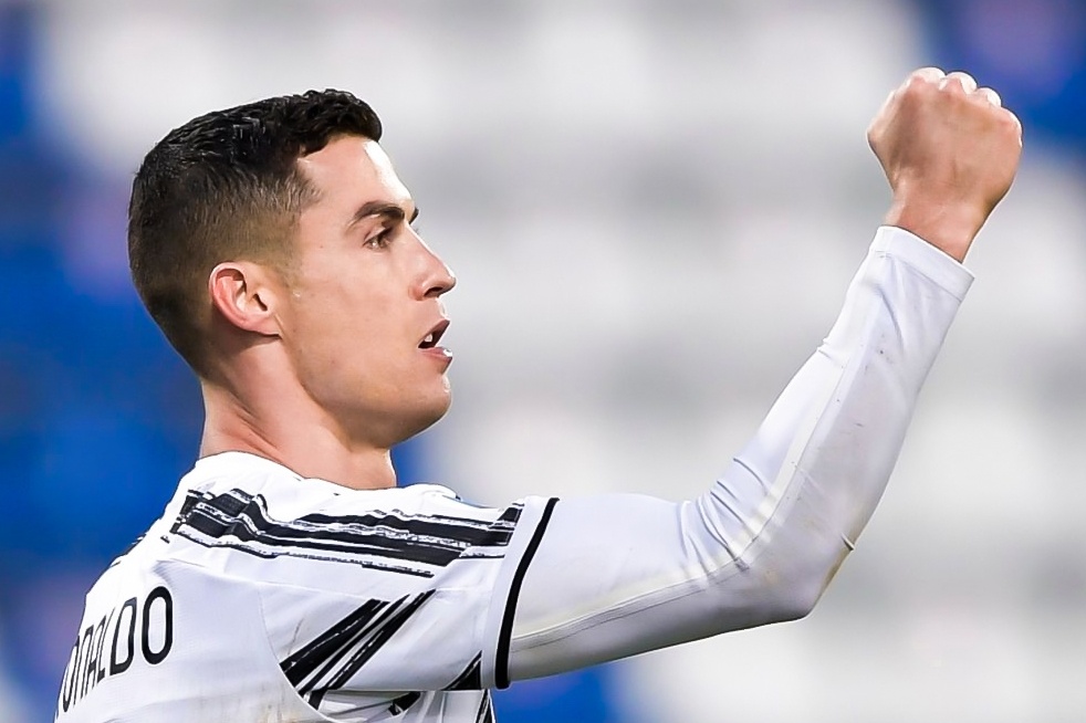 Highlights Cagliari - Juventus: Hat-trick cua Ronaldo hinh anh