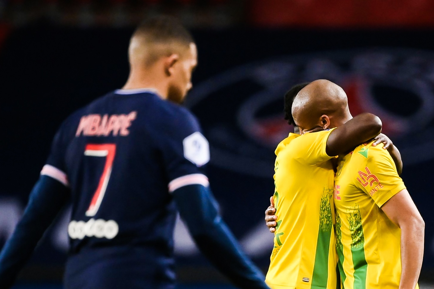 PSG tra gia vi sai lam cua Mbappe hinh anh