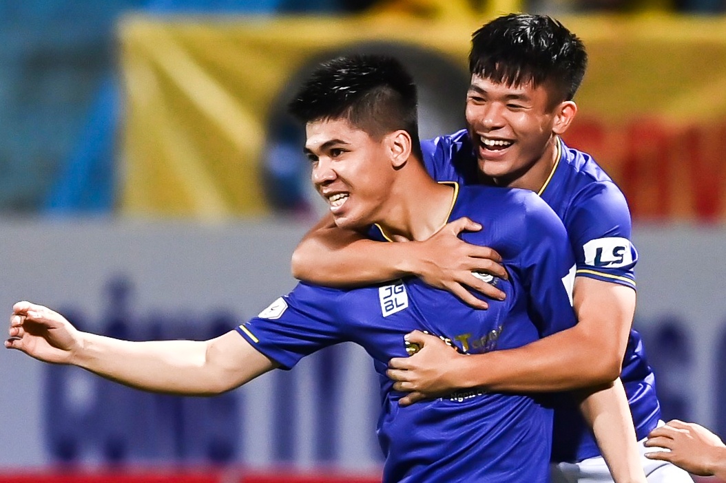 Highlights CLB Ha Noi 3-2 Thanh Hoa hinh anh