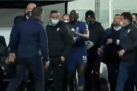 HLV Porto suyt danh nhau voi dong nghiep hinh anh