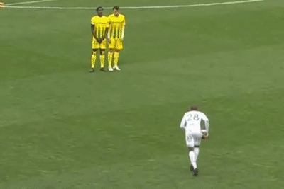 Cu knuckleball gan 40 m khien hai dong doi om dau hinh anh