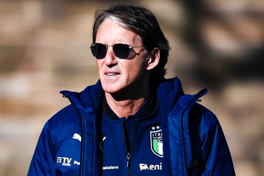 HLV Italy dong vien Pirlo hinh anh