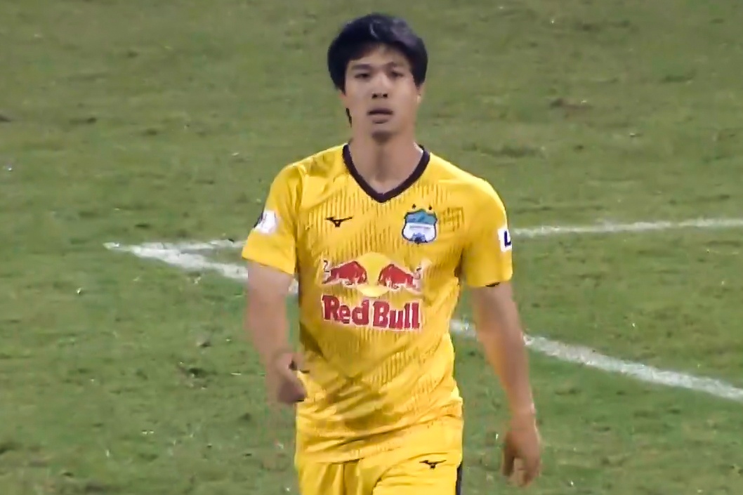 Cong Phuong sut xa tung luoi CLB Viettel hinh anh