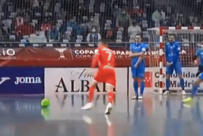 Cu da dem ve chien thang khi tran dau con 0,6 giay hinh anh