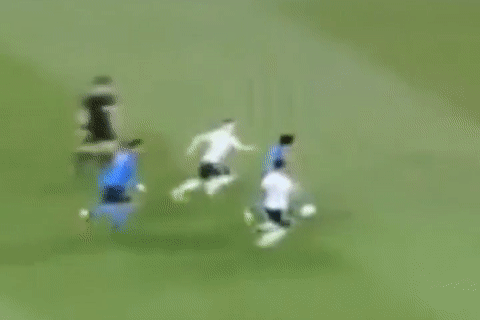 Kubo khien 2 cau thu U23 Argentina xoac nga nhau hinh anh